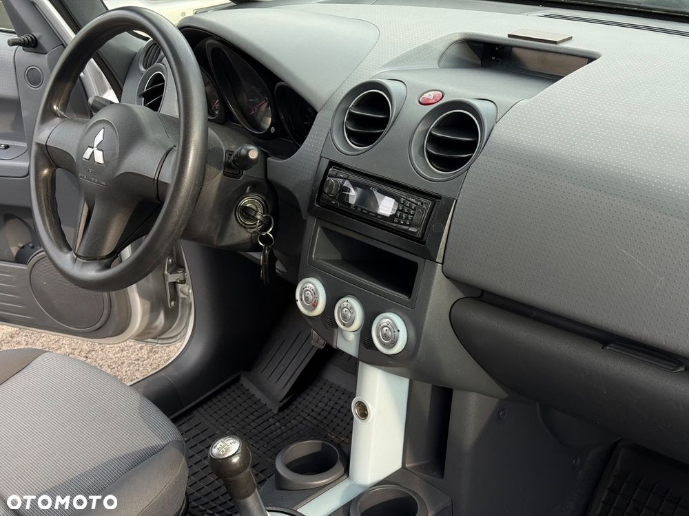 Mitsubishi Colt - 11