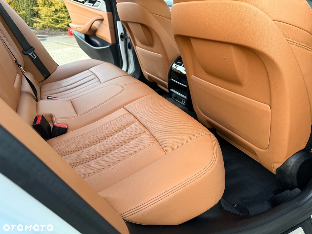 BMW Seria 5 520d M Sport Edition - 28