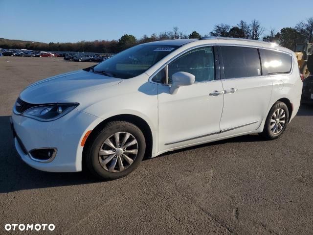 Chrysler Pacifica - 1