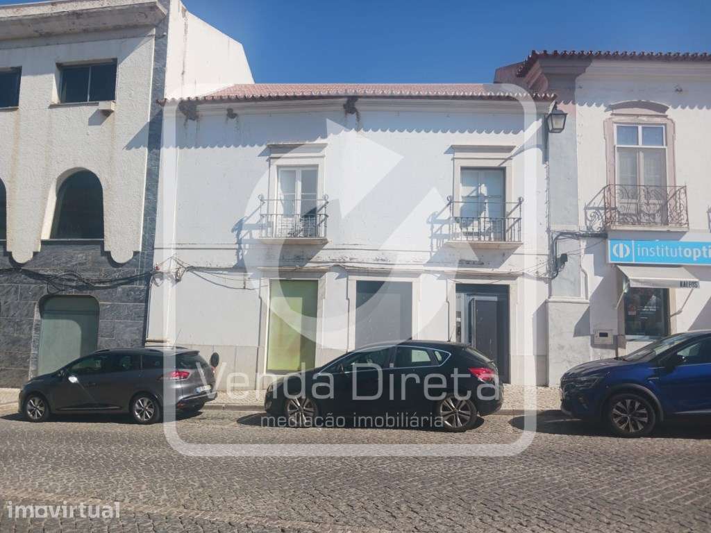 Prédio de 2 pisos, com 420 m² no centro de Portel. IMÓVEL DA BANCA. - Grande imagem: 3/20