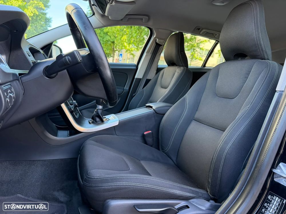 Volvo V60 D2 Momentum - 17