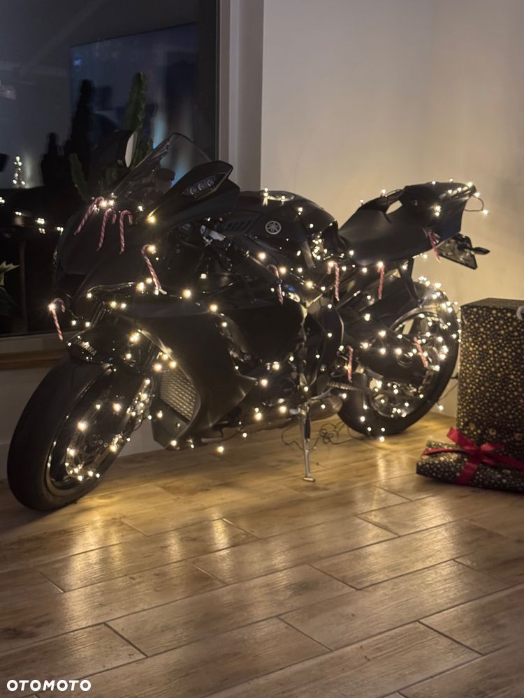 Yamaha R1 - 5