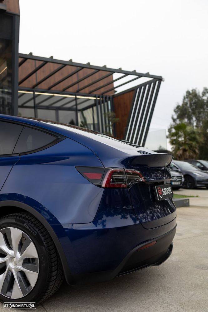 Tesla Model Y Standard RWD - 33