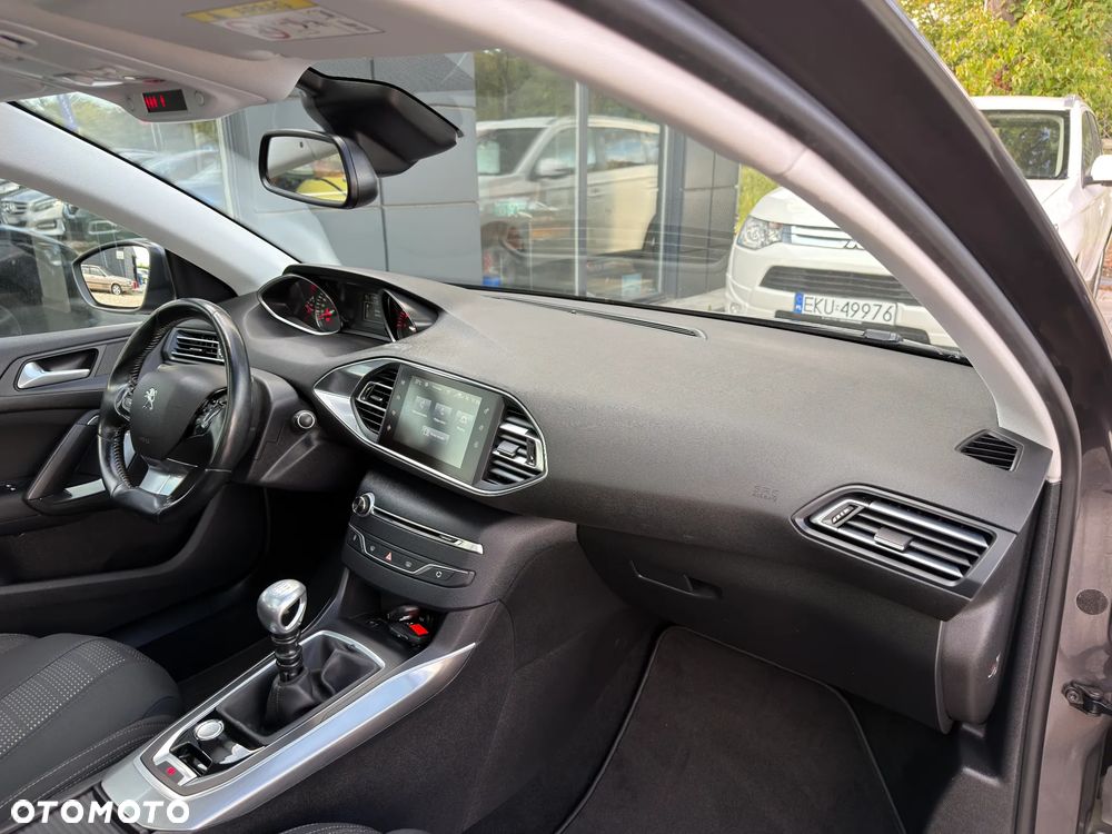 Peugeot 308 1.2 PureTech Allure S&S - 33