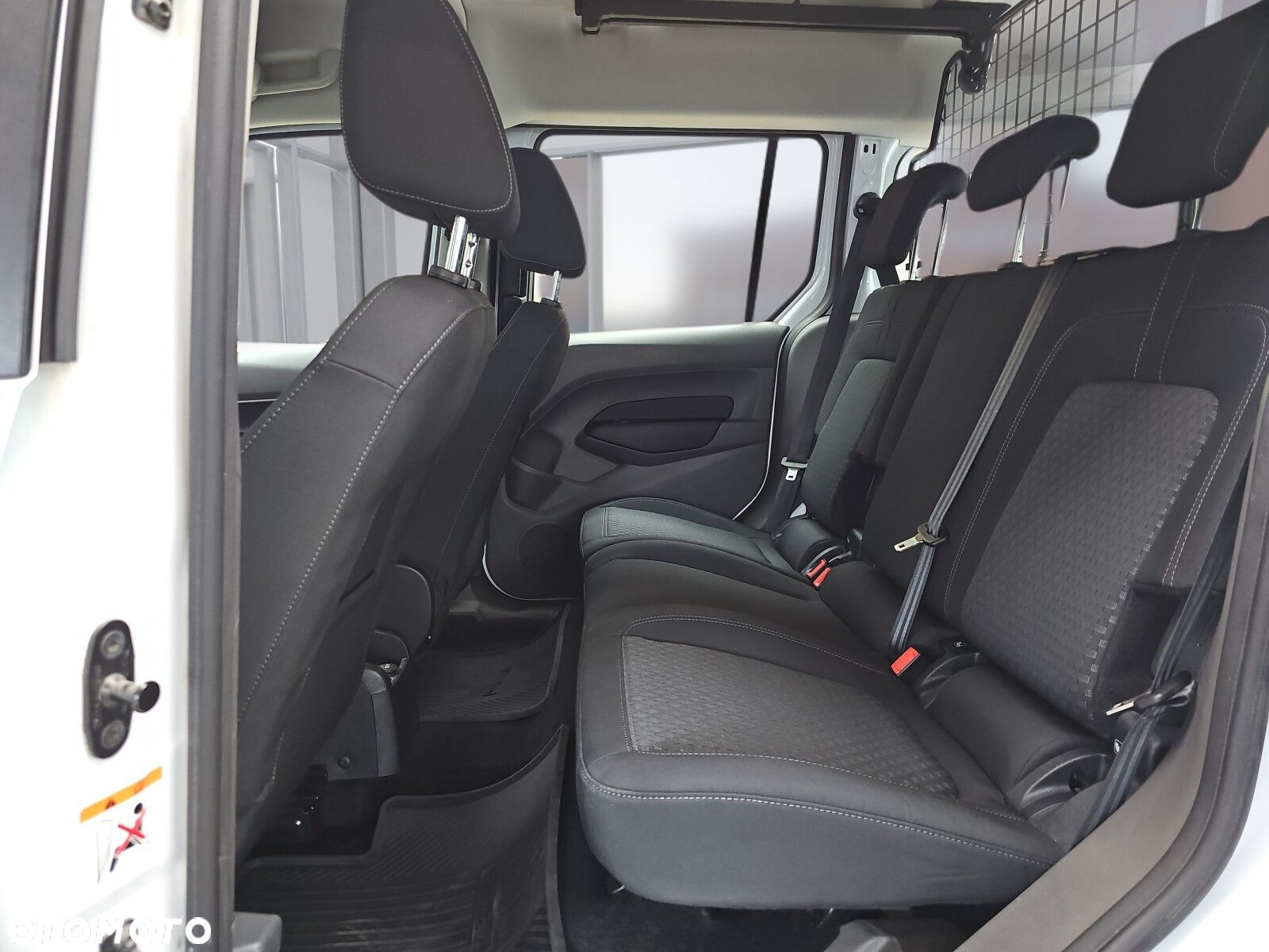 Ford Transit Connect - 11