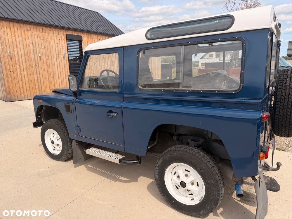 Land Rover Defender - 4
