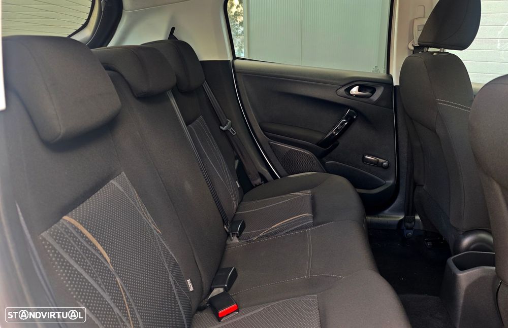Peugeot 208 1.4 HDi SE Style - 16