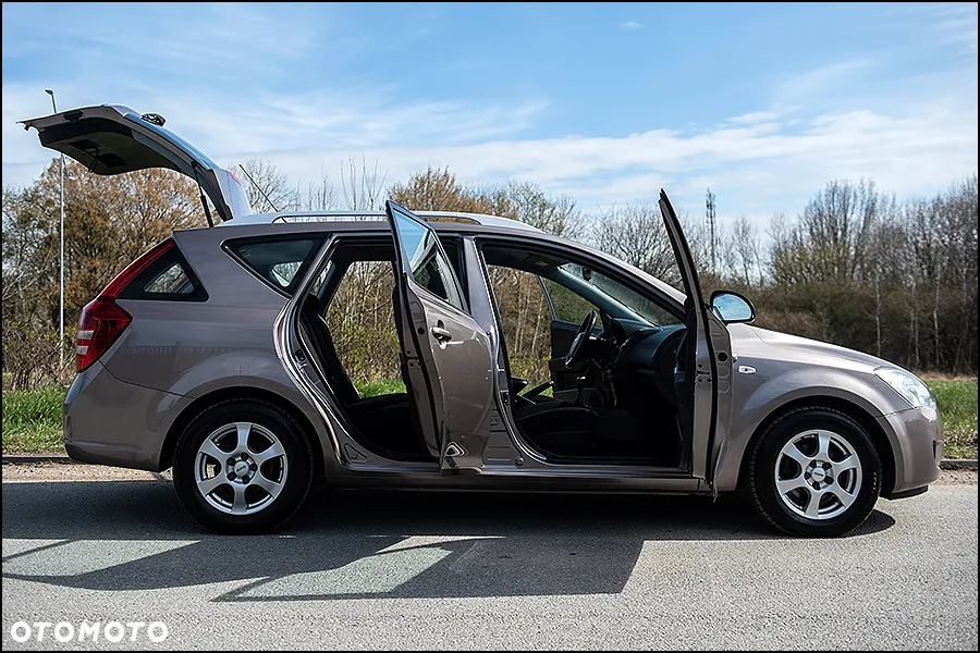 Kia Ceed - 16