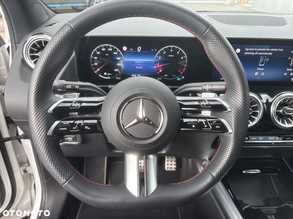 Mercedes-Benz GLA - 12