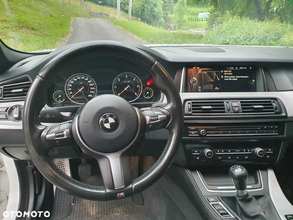 BMW Seria 5 520d M Sport - 4
