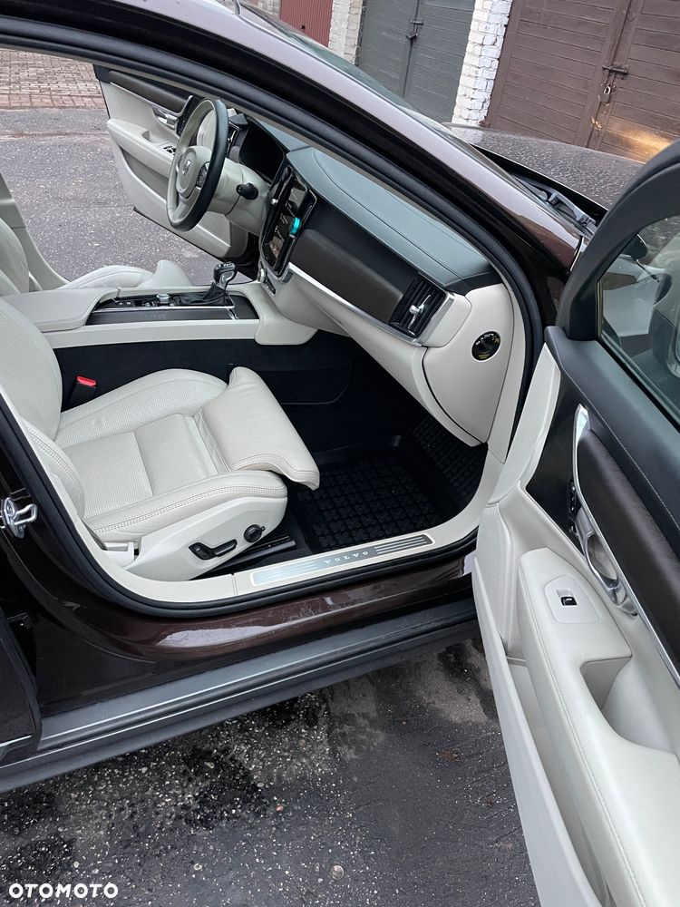 Volvo V90 D5 AWD Momentum Pro - 22