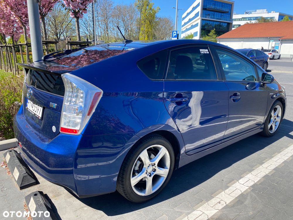 Toyota Prius (Hybrid) - 2