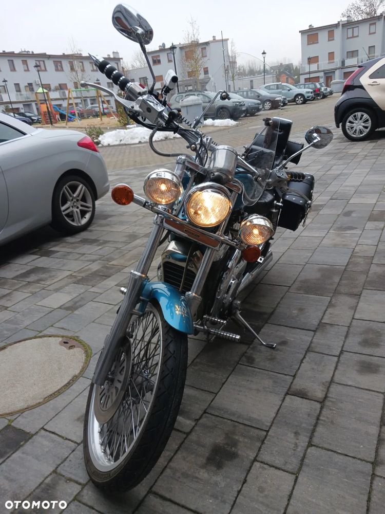 Suzuki Intruder - 14