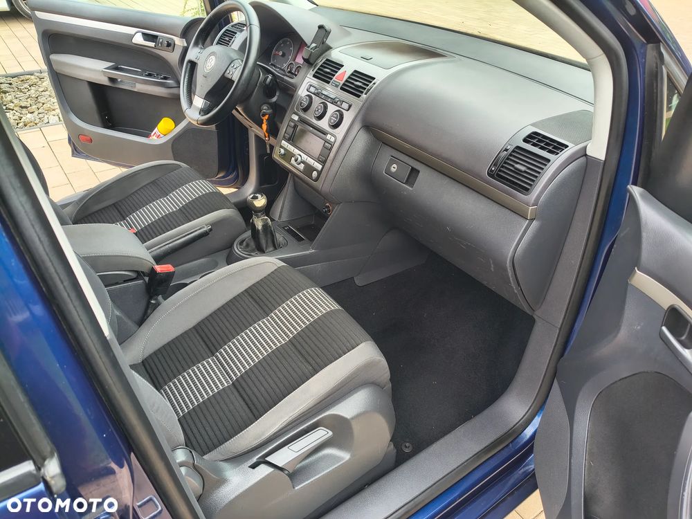 Volkswagen Touran - 15