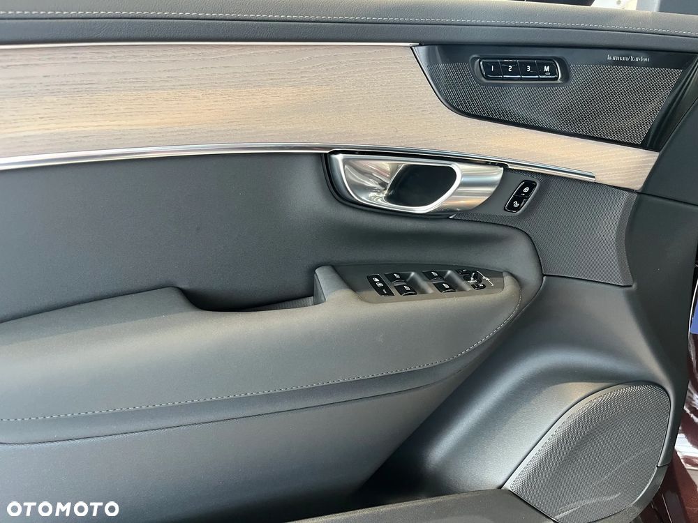 Volvo XC 90 T8 AWD Plug-In Hybrid Ultra Dark 7os - 7