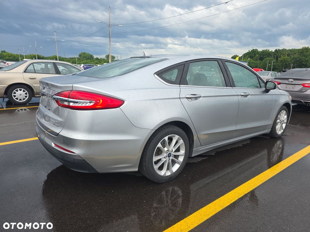 Ford Fusion - 4
