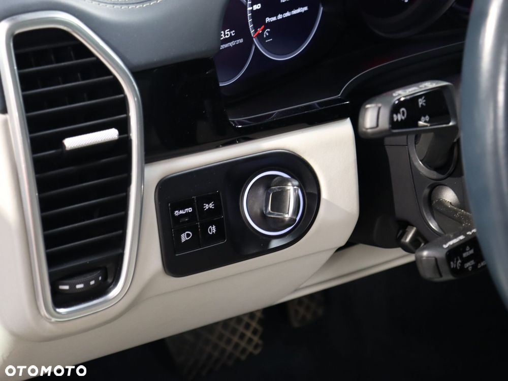 Porsche Cayenne Standard - 16
