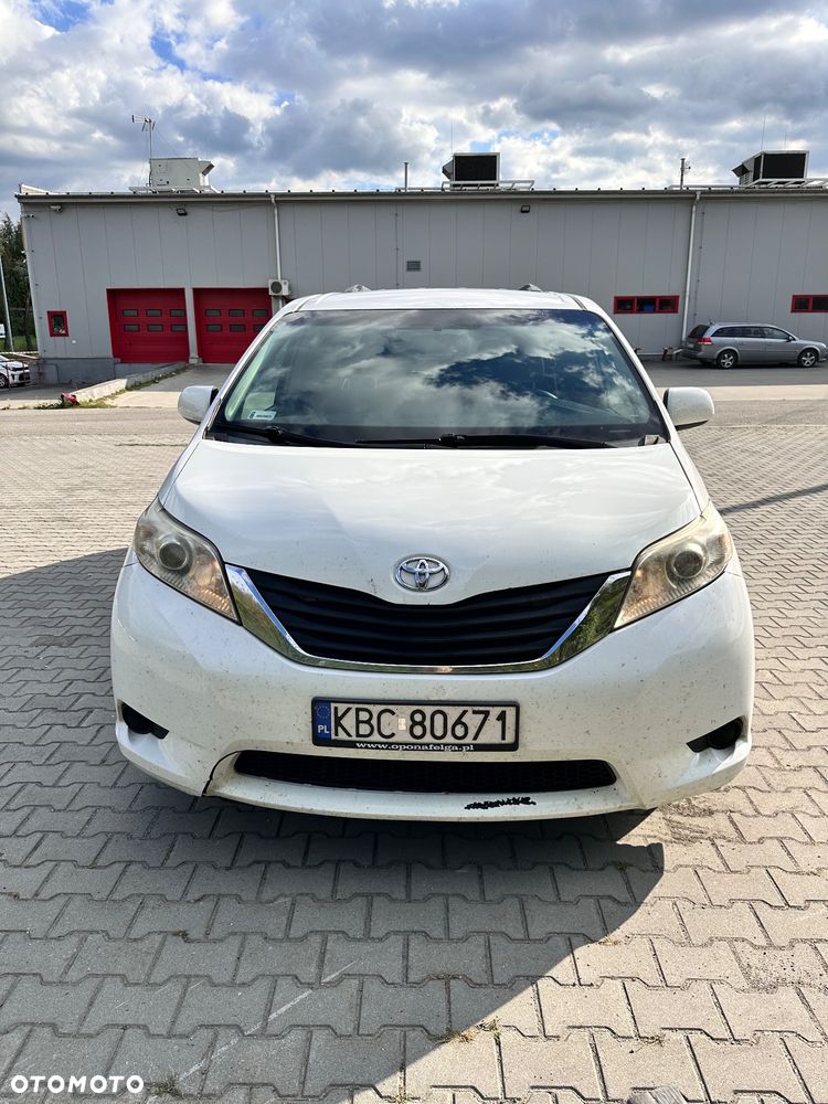 Toyota Sienna 3.5 V6 - 6