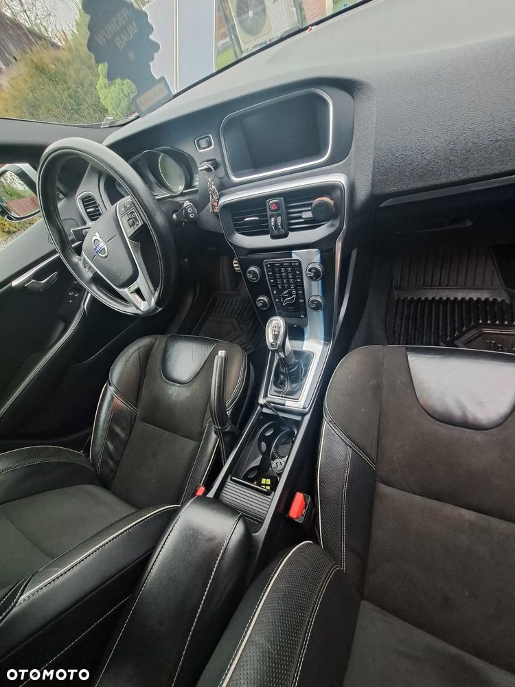 Volvo V40 D2 R-Design - 14