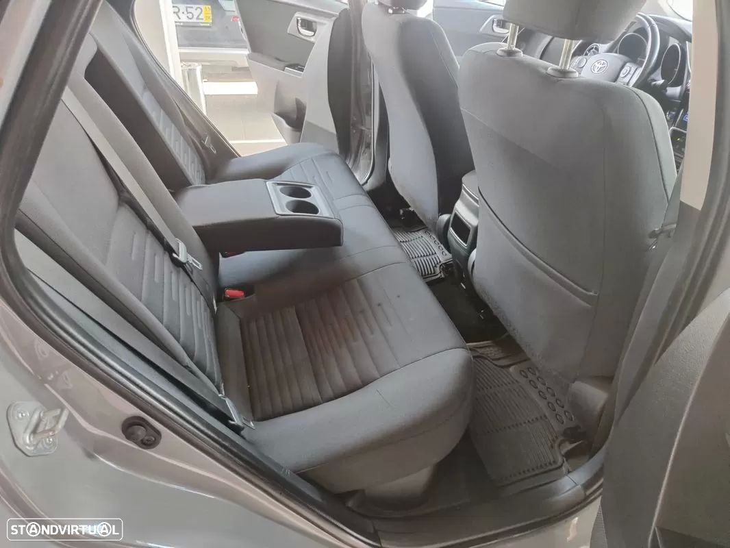 Toyota Auris Touring Sports 1.8 HSD Comfort+P.Sport - 14