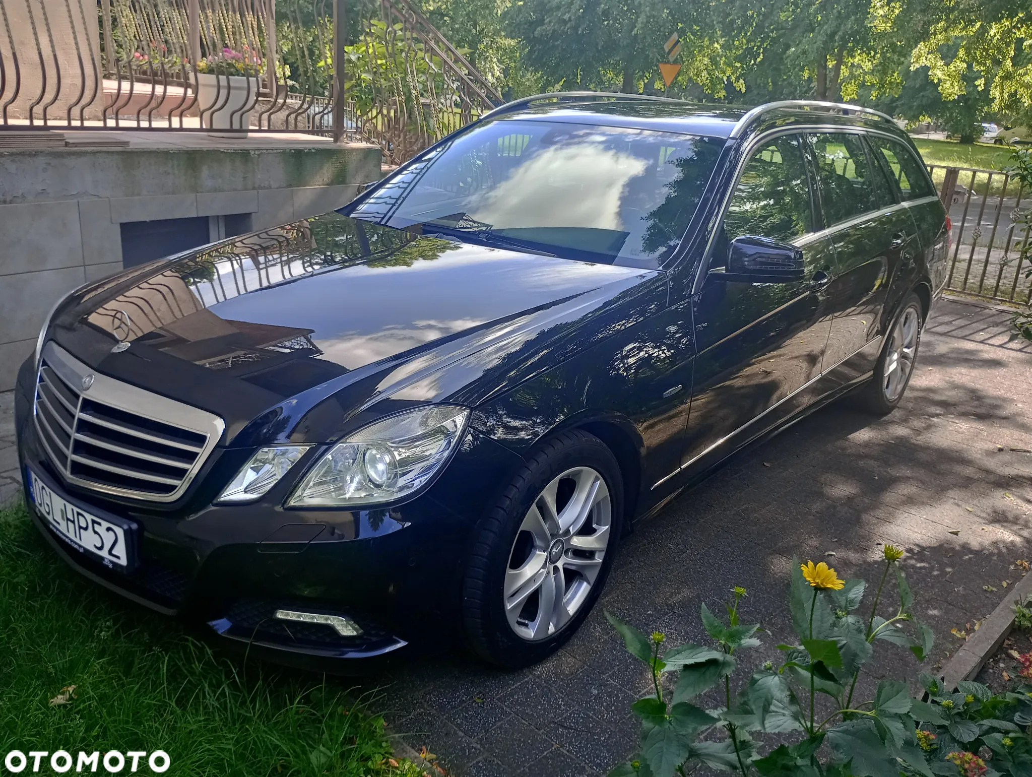 Mercedes-Benz Klasa E 250 CGI BlueEffICIENCY Avantgarde - 2