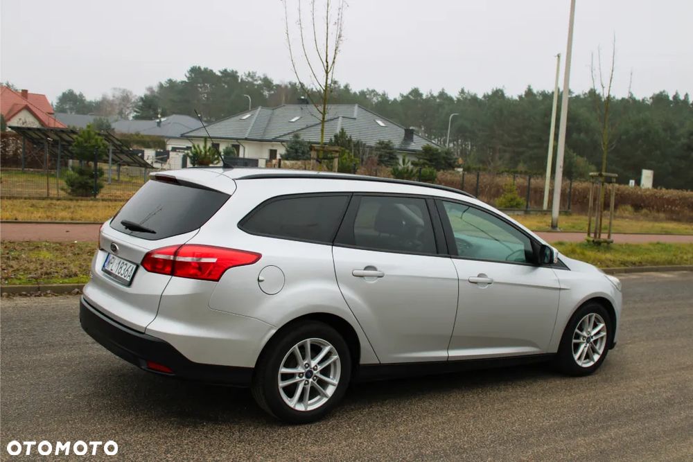 Ford Focus 1.6 TDCi DPF Ambiente - 10