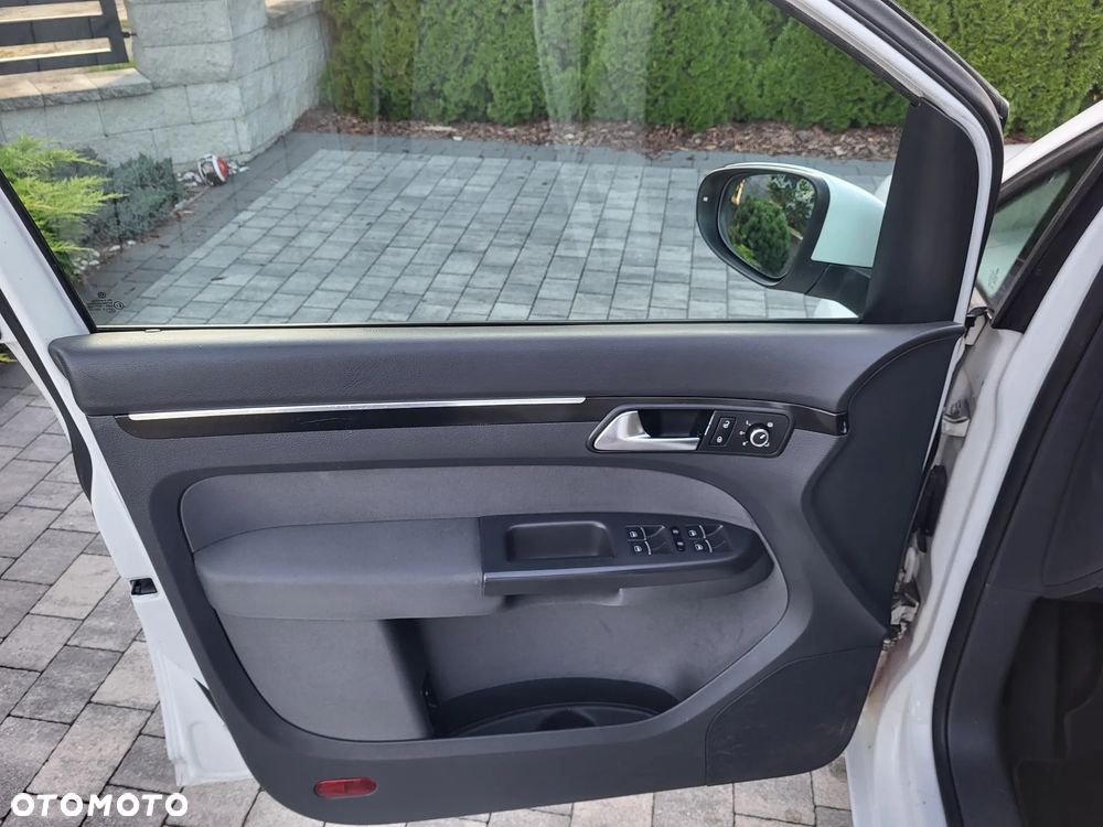 Volkswagen Touran 2.0 TDI Trendline DSG - 10
