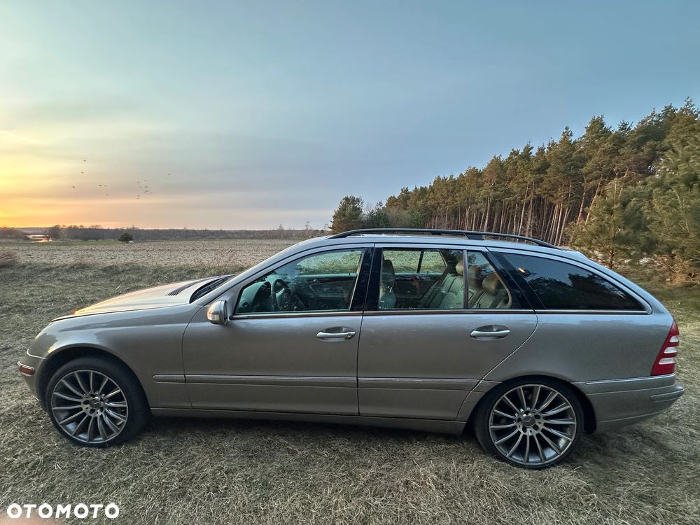 Mercedes-Benz Klasa C 240 4Matic Avantgarde - 9