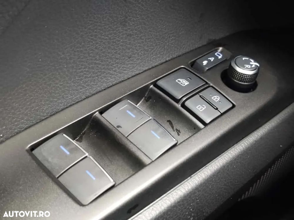 Toyota Camry 2.5 Hybrid Business - 29