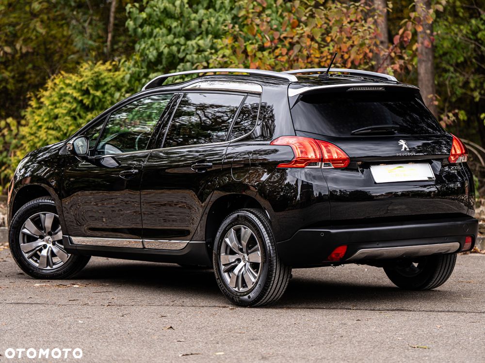 Peugeot 2008 1.2 Pure Tech Allure S&S - 24