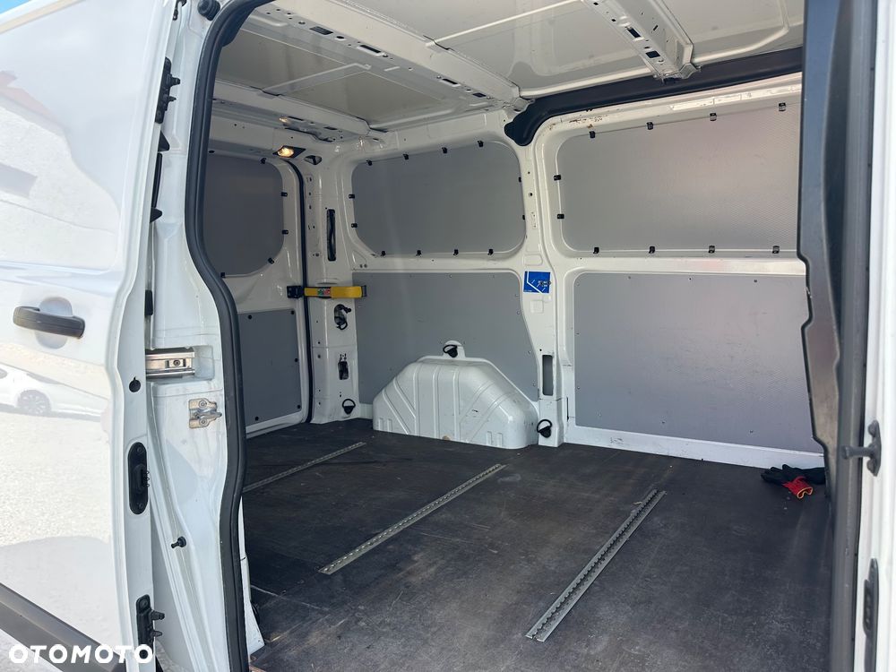 Ford TRANSIT CUSTOM - 8
