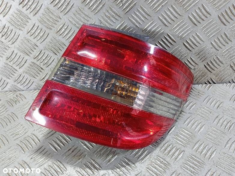 LAMPA PRAWA TYLNA MERCEDES-BENZ B KLASA - 1