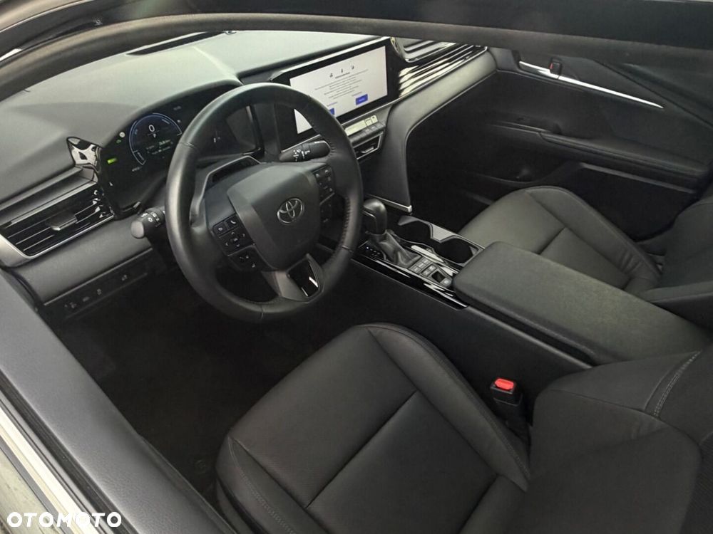 Toyota Camry - 17