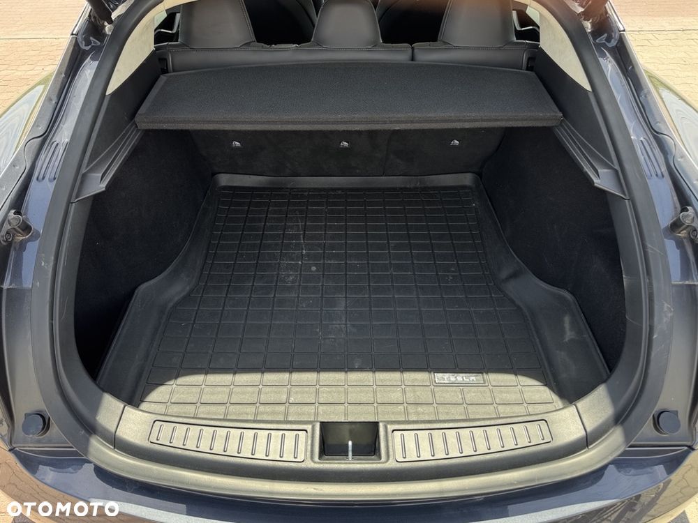 Tesla Model S - 11