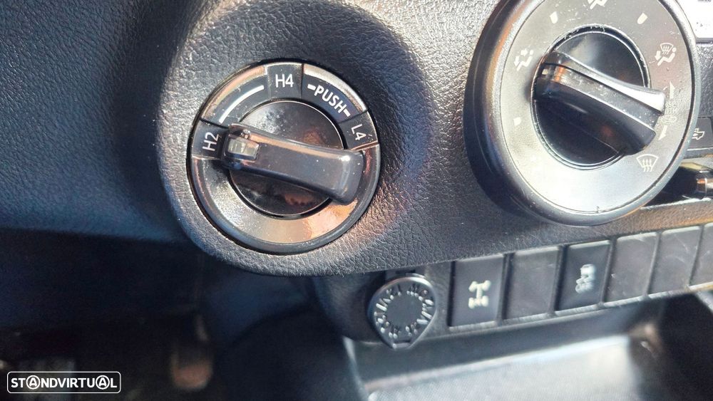 Toyota Hilux 2.4 D-4D 2WD CD Tracker - 5