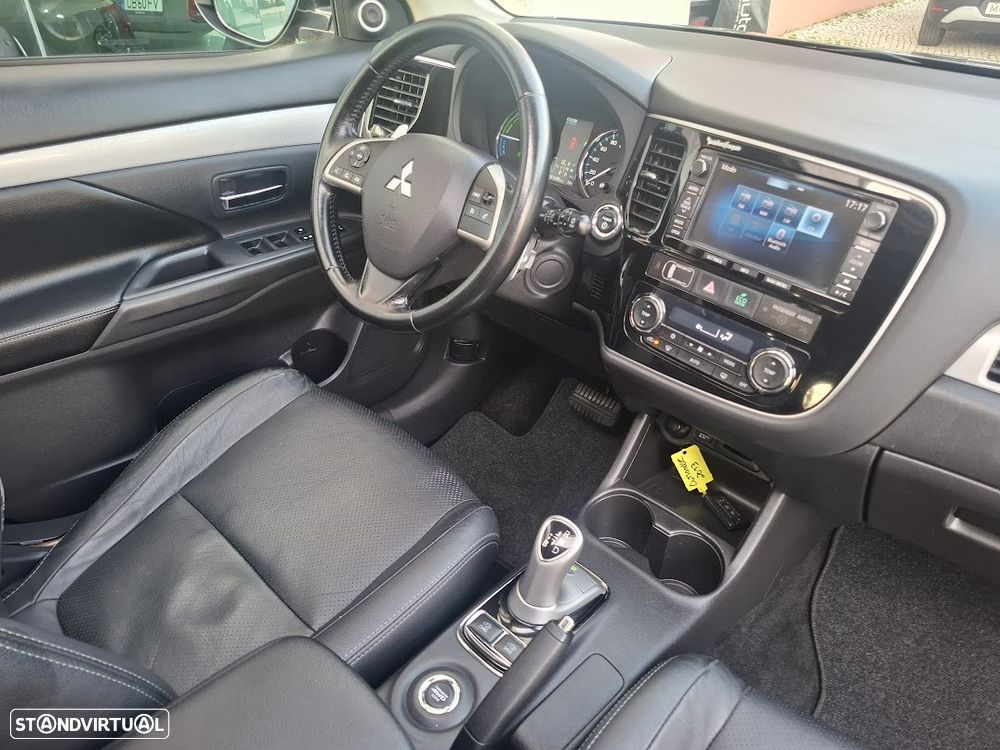 Mitsubishi Outlander - 44