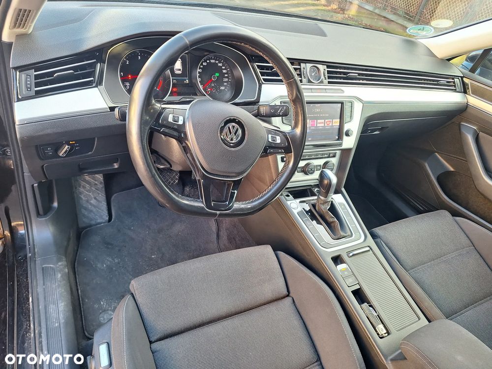 Volkswagen Passat 2.0 TDI SCR DSG Comfortline - 8