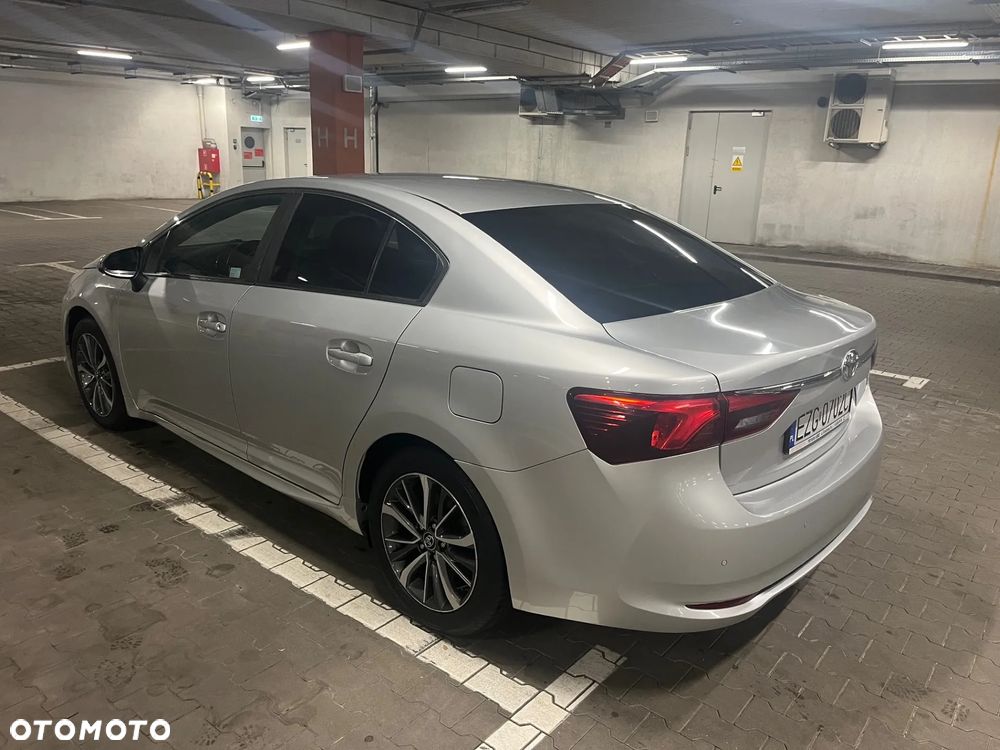 Toyota Avensis 2.0 Premium MS - 3