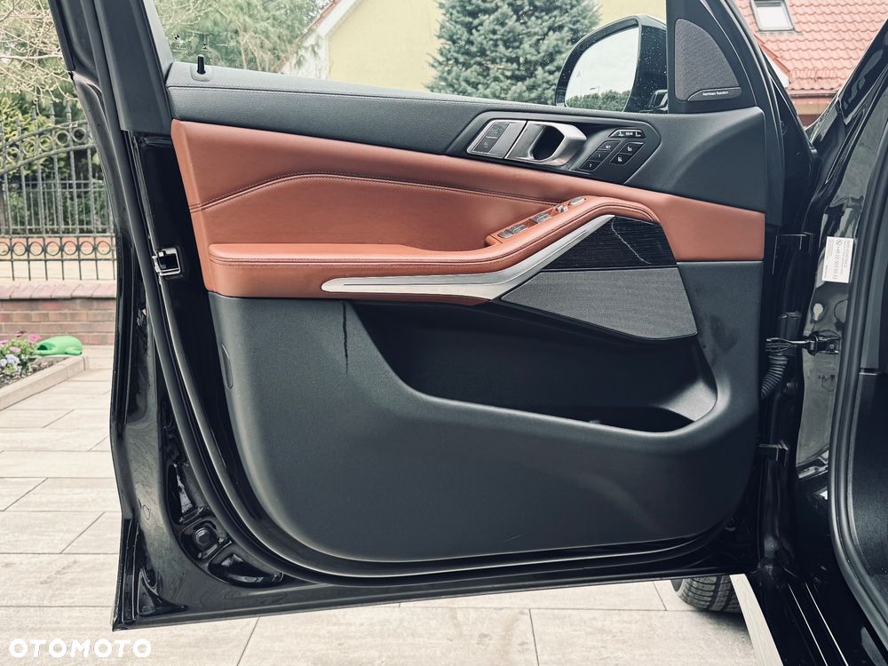 BMW X7 M50i sport - 16