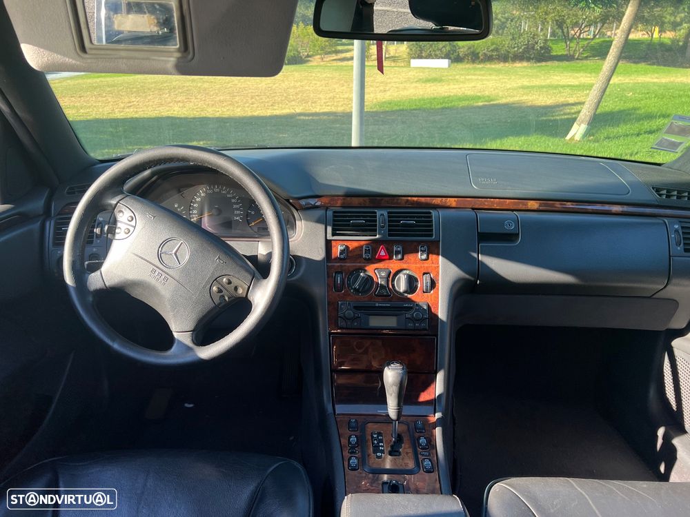 Mercedes-Benz E 220 - 17