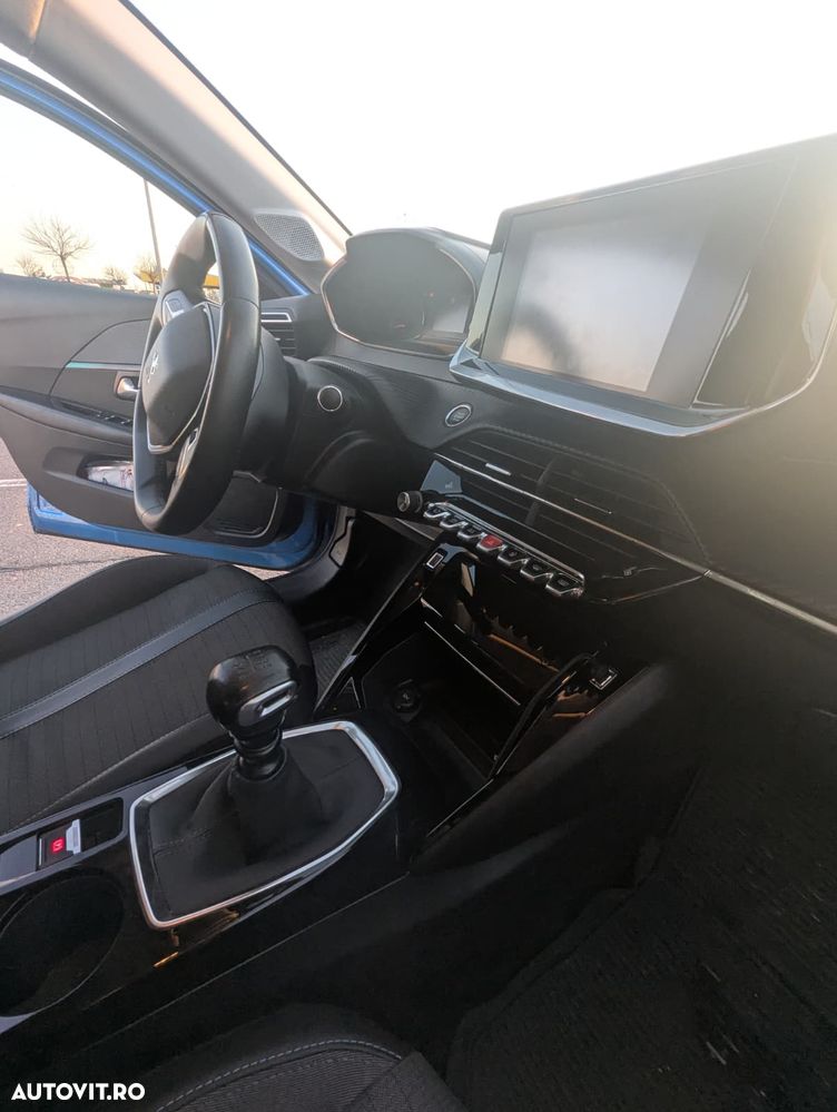 Peugeot 208 1.2 L PureTech STT Allure - 15