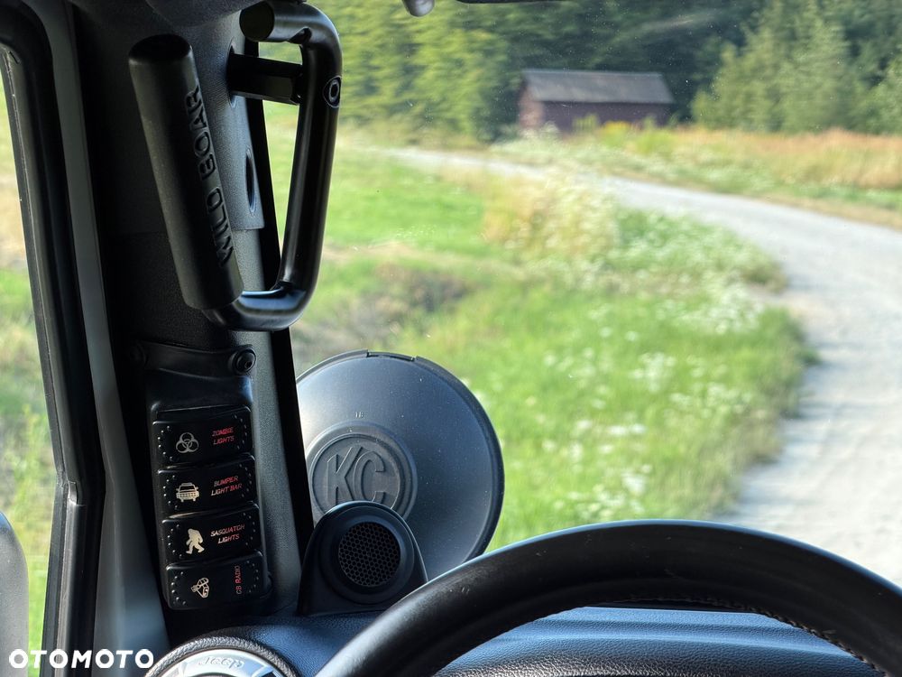 Jeep Wrangler 3.6 Unlim Sahara - 25