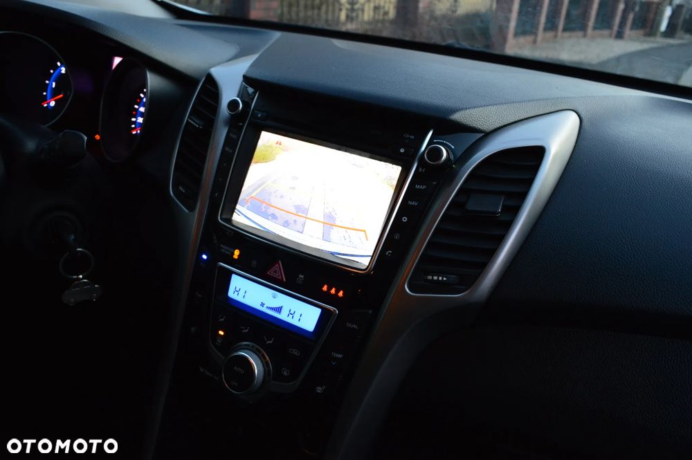 Hyundai i30 i30cw 1.6 CRDi Fifa World Cup Edition - 16