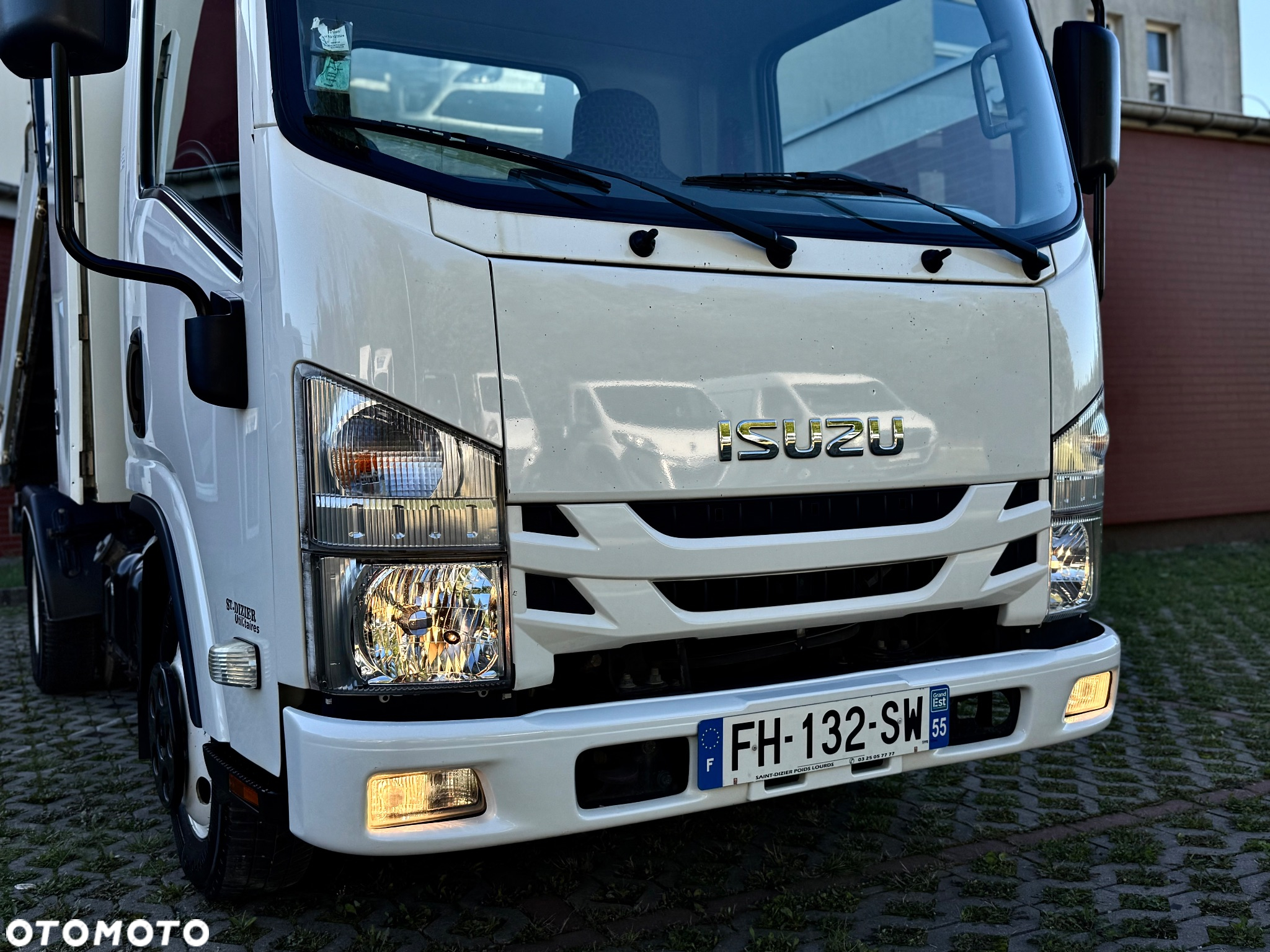 Isuzu N1R - 2