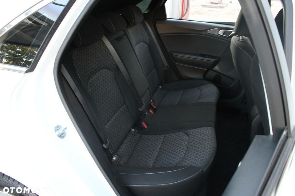 Kia Ceed - 12