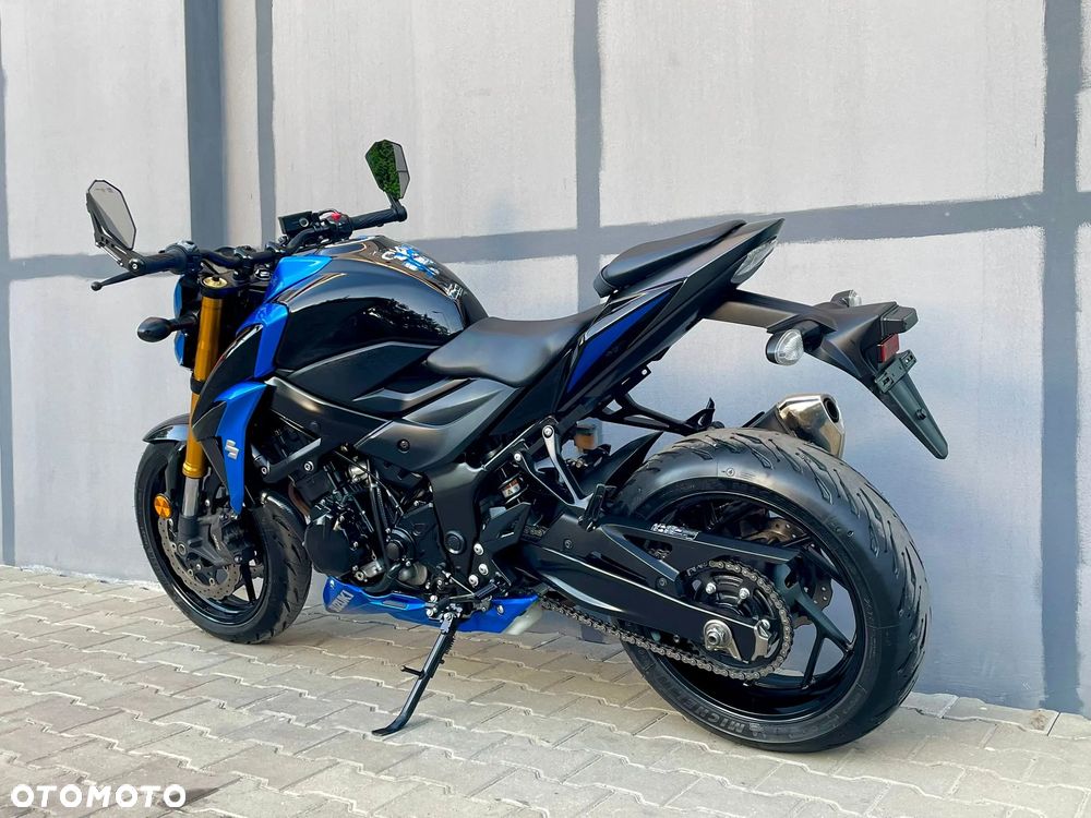 Suzuki GSX - 6