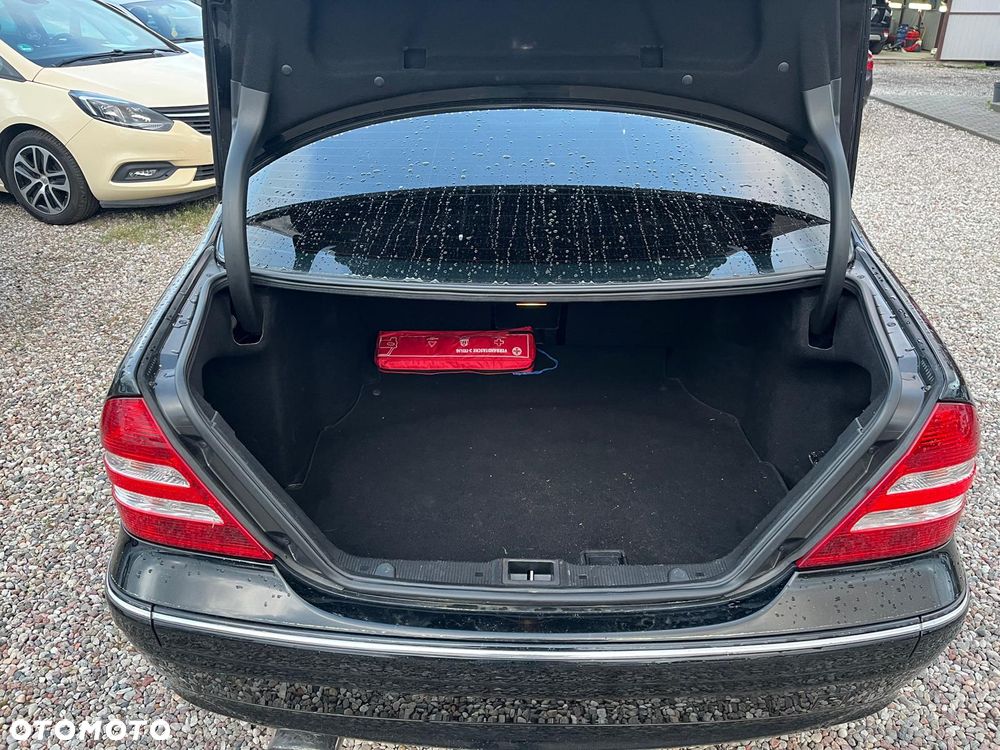 Mercedes-Benz Klasa C 180 Kompressor Automatik Avantgarde Sport Edition - 18