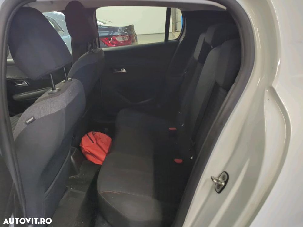 Peugeot 2008 1.2 L PureTech STT Active - 4