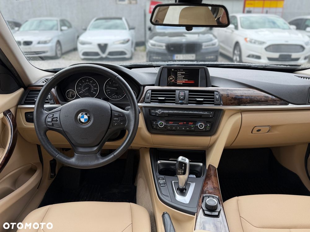 BMW Seria 3 320i - 10