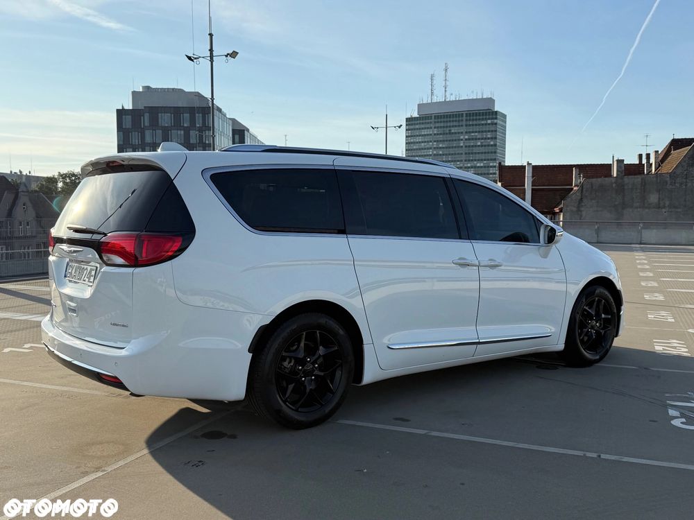 Chrysler Pacifica - 1